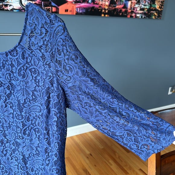 Beautiful like new dress, 3/4 length sleeves Fits like a XL - Picture 3 of 4